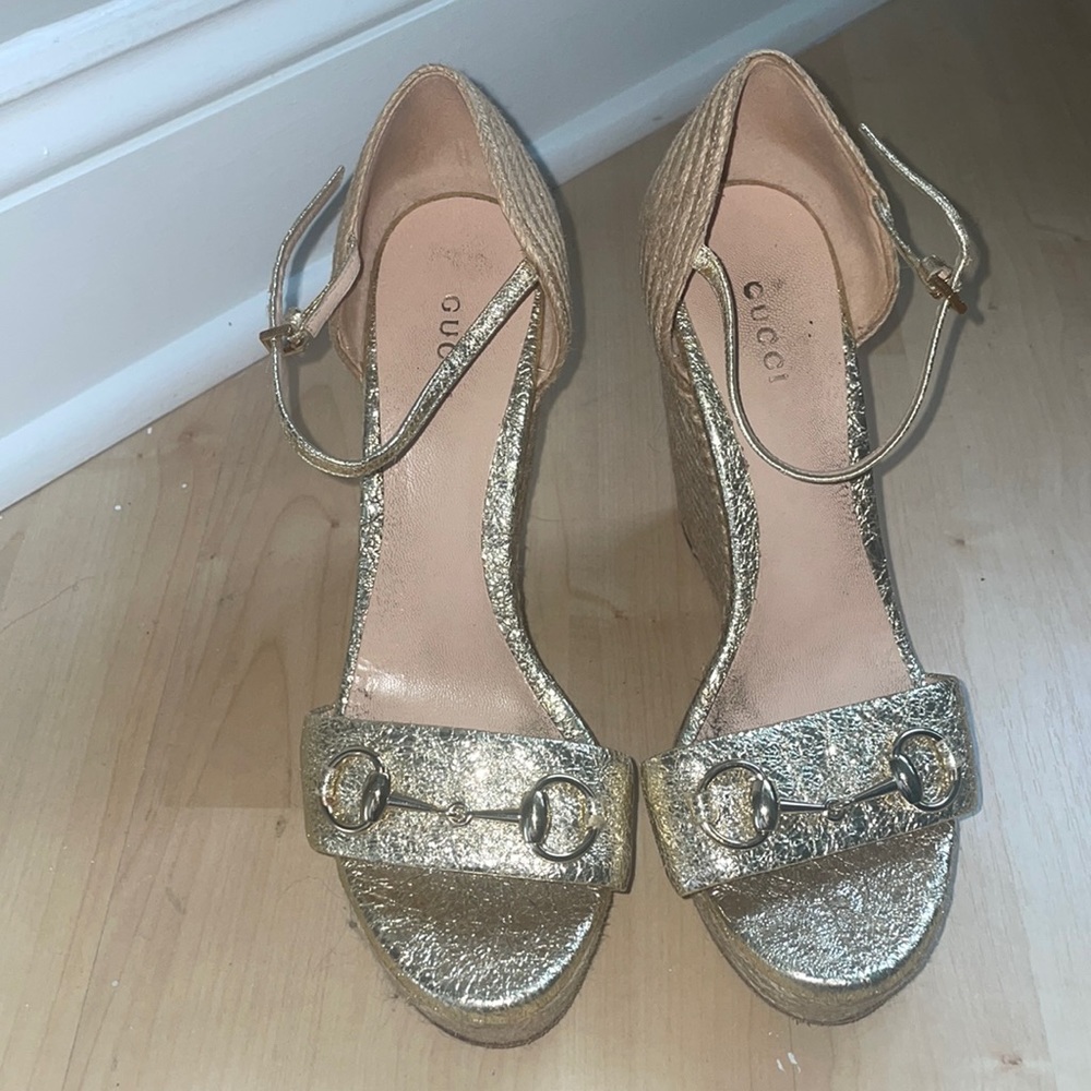 Gucci Carolina Horsebit Gold Straw Espadrille Wedge Sandals-38.5
